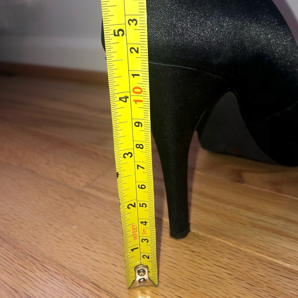 Black Heels - Picture 5 of 5